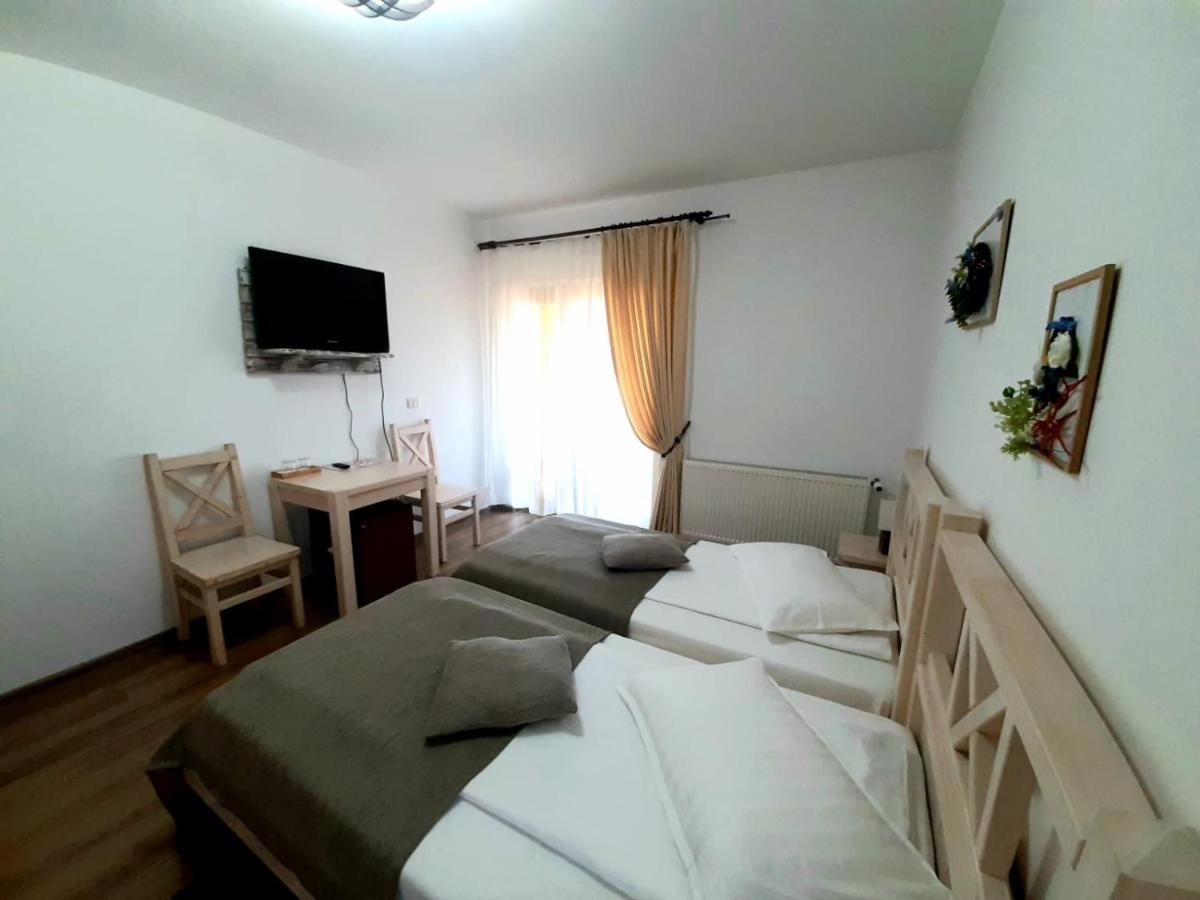 Dor De Casa Hotel Doljesti Eksteriør billede