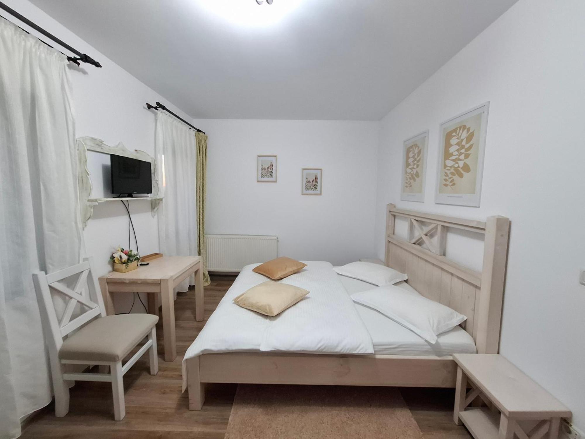 Dor De Casa Hotel Doljesti Eksteriør billede